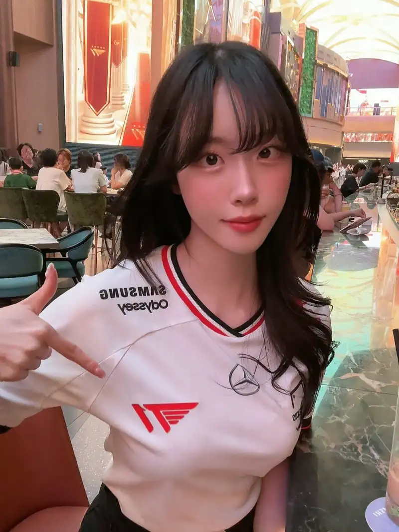 开云-T1官宣Keria续约三年，今天看下T1韩网女粉